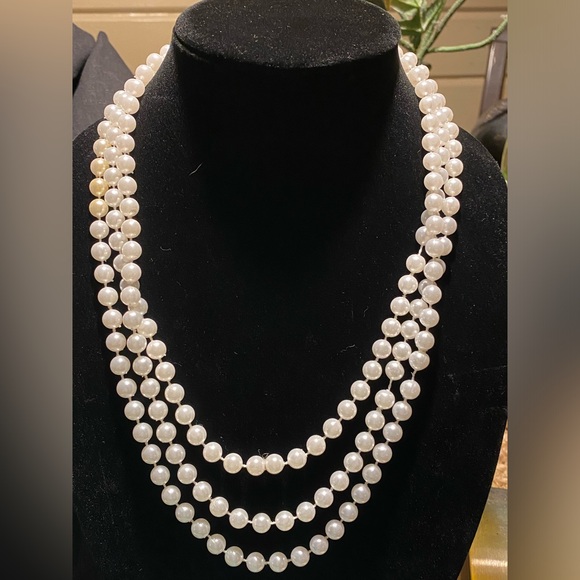 Bundle set of 2 faux pearl string of beads, one is 23” long, the other is 36” - Picture 2 of 6